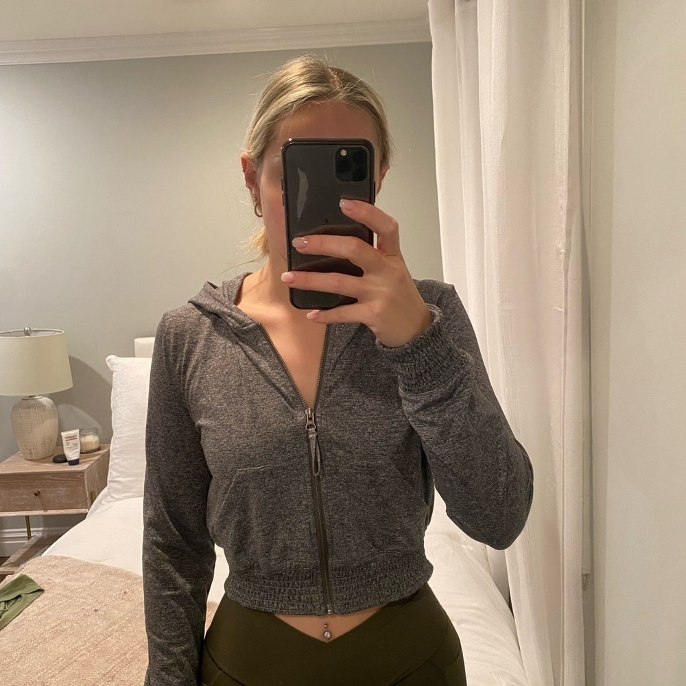 Gray cropped fitted long sleeve sweatshirt with v-neck - Picture 1 of 7